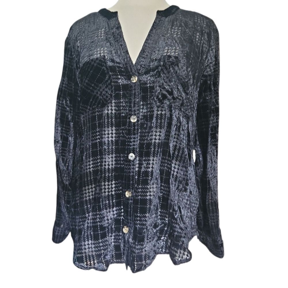 Democracy Black Textured Button Front Shirt - L